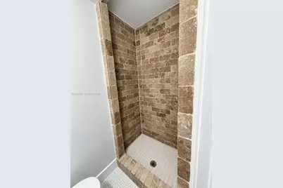 327 W 28th St, Miami Beach, FL 33140 - Photo 24