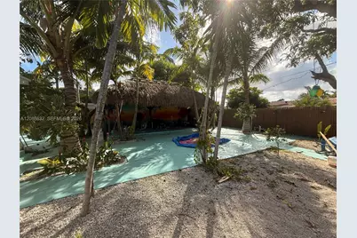 16030 Miami Dr, North Miami Beach, FL 33162 - Photo 16