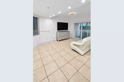11401 NW 89th St #111, Doral, FL 33178 - Photo 4