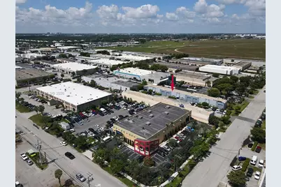 8450 NW 68 St, Doral, FL 33166 - Photo 14