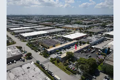 8450 NW 68 St, Doral, FL 33166 - Photo 12