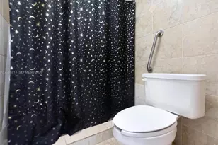 555 NE 123rd St, North Miami, FL 33161 - Photo 16