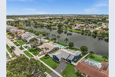 8500 NW 7th St, Pembroke Pines, FL 33024 - Photo 46