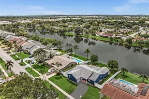 8500 NW 7th St, Pembroke Pines, FL 33024 - Photo 46