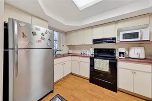 305 W 68th St, Hialeah, FL 33014 - Photo 10