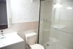 8635 NW 8th St, Miami, FL 33126 - Photo 12