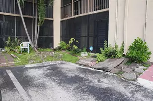 8635 NW 8th St, Miami, FL 33126 - Photo 14