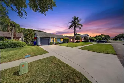 8405 SW 19th St, North Lauderdale, FL 33068 - Photo 2