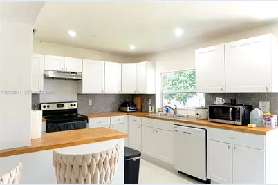 8481 NW 11th St, Pembroke Pines, FL 33024 - Photo 10