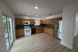 955 E 1st St, Hialeah, FL 33010 - Photo 10
