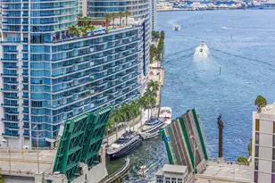 41 SE 5th St, Miami, FL 33131 - Photo 30