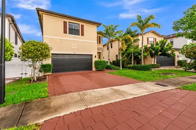 3573 W 106th Ter, Hialeah, FL 33018 - Photo 4