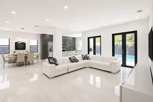 8872 NW 181st St, Hialeah Gardens, FL 33018 - Photo 8