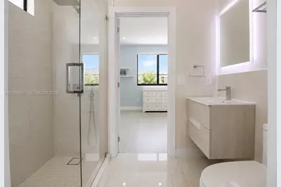 8872 NW 181st St, Hialeah Gardens, FL 33018 - Photo 22