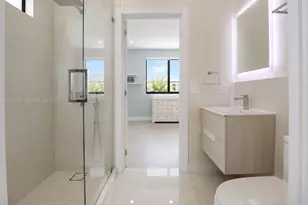 8872 NW 181st St, Hialeah Gardens, FL 33018 - Photo 22