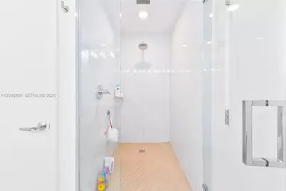 16385 Biscayne Blvd #707, North Miami Beach, FL 33160 - Photo 8