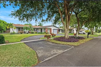 1401 NW 122nd Ave, Pembroke Pines, FL 33026 - Photo 2