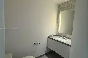 88 SW 7th St, Miami, FL 33130 - Photo 12