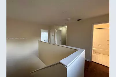 910 E Cypress Way E, Palm Springs, FL 33406 - Photo 10
