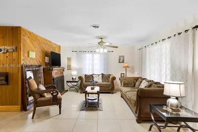 304 SW 68th Ave, Pembroke Pines, FL 33023 - Photo 6