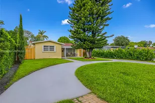 304 SW 68th Ave, Pembroke Pines, FL 33023 - Photo 1