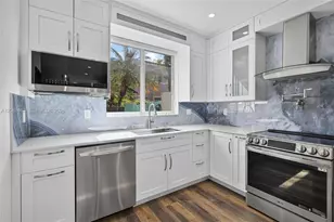 214 Riverwalk Cir, Sunrise, FL 33326 - Photo 2
