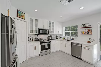 20831 NW 22nd Ct, Pembroke Pines, FL 33029 - Photo 6