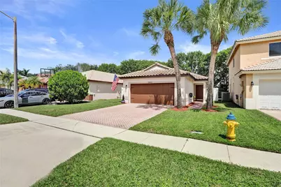 20831 NW 22nd Ct, Pembroke Pines, FL 33029 - Photo 2