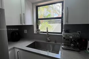 447 NW 98th Ct, Miami, FL 33172 - Photo 12