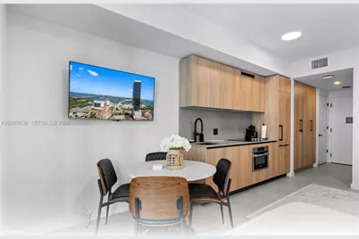 121 NE 5th St #2109, Miami, FL 33132 - Photo 2
