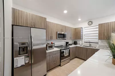 15809 NW 91st Ct, Miami Lakes, FL 33018 - Photo 6