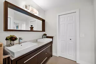 374 Lakeview Dr, Weston, FL 33326 - Photo 22