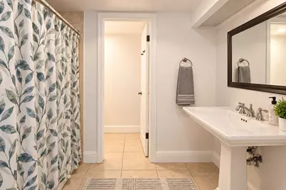 15528 Braemar Ct, Miami Lakes, FL 33014 - Photo 14