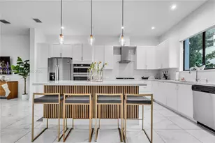 4363 NW 81st Ave, Doral, FL 33166 - Photo 10
