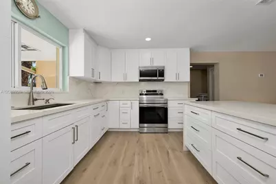 5885 Pine Tree, Sanibel, FL 33957 - Photo 22