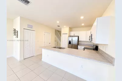 11209 W 34th Way #11209, Hialeah, FL 33018 - Photo 4