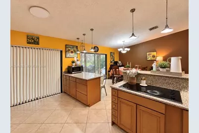 7642 NW 38th Ct, Sunrise, FL 33351 - Photo 6