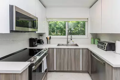 962 SW 6th Ave, Miami, FL 33130 - Photo 6