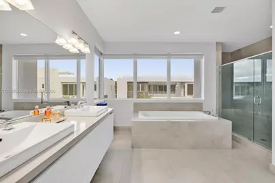 10250 NW 75th Ter, Doral, FL 33178 - Photo 16