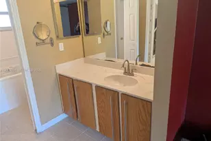 9471 Evergreen Pl, Davie, FL 33324 - Photo 6