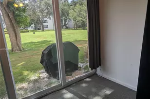 9471 Evergreen Pl, Davie, FL 33324 - Photo 4