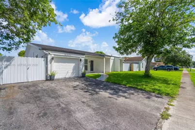8531 NW 8th St, Pembroke Pines, FL 33024 - Photo 2