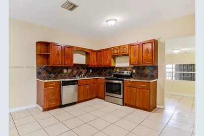 800 NW 46th St, Miami, FL 33127 - Photo 4