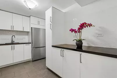 6039 Collins Ave #407, Miami Beach, FL 33140 - Photo 8