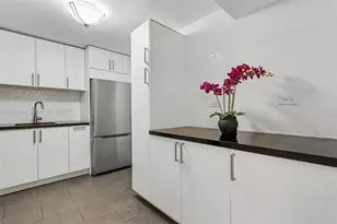 6039 Collins Ave, Miami Beach, FL 33140 - Photo 8