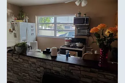 38 W 37th St #38, Hialeah, FL 33012 - Photo 2