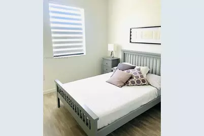 560 NE 206th Ln, Miami, FL 33179 - Photo 10