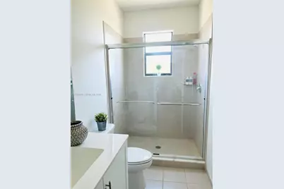 560 NE 206th Ln, Miami, FL 33179 - Photo 14