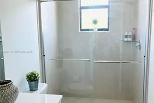 560 NE 206th Ln, Miami, FL 33179 - Photo 14