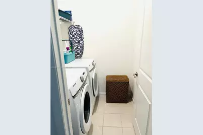 560 NE 206th Ln, Miami, FL 33179 - Photo 18